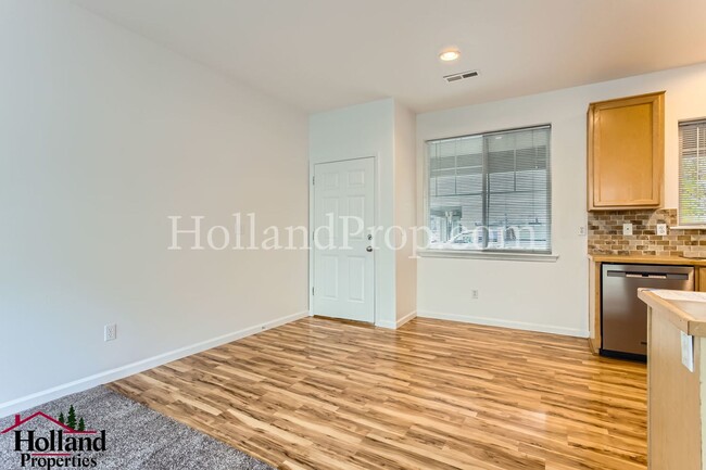 Building Photo - ** New Price! ** Charming 3-Bedroom Condo ...