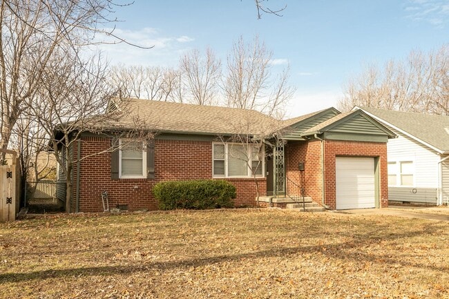 Building Photo - 3 Bedroom 1 Bath in Tulsa