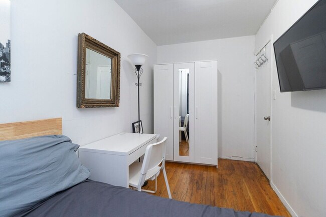 Building Photo - 316 E 96th St