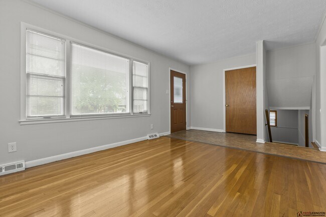 Building Photo - 2124 Violet Rd