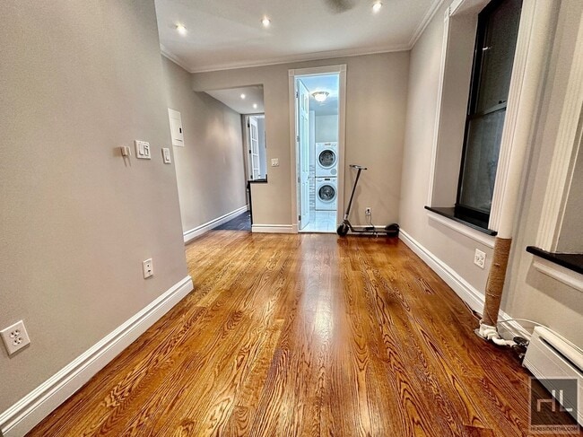 Building Photo - 221 Mott St