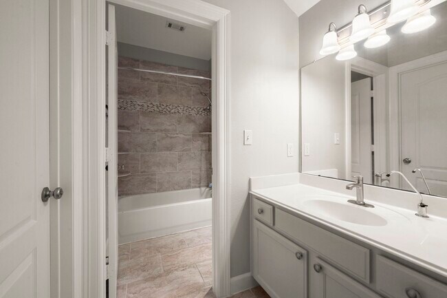 Building Photo - 107 Island Blvd