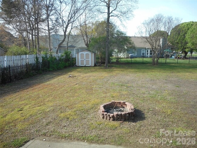 Building Photo - 8431 Leeper Dr