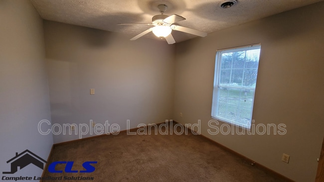 Building Photo - 554 College Ave