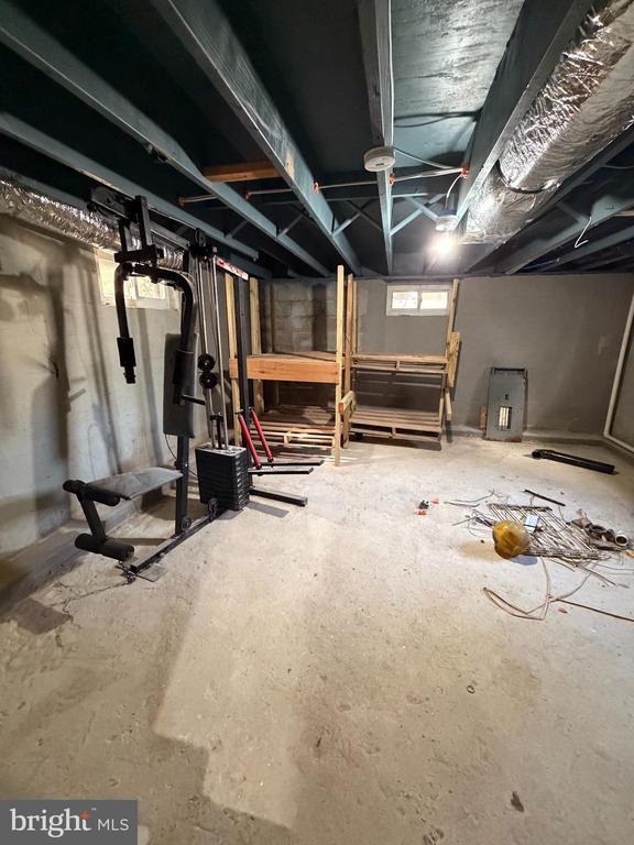 Building Photo - 46 Penn St