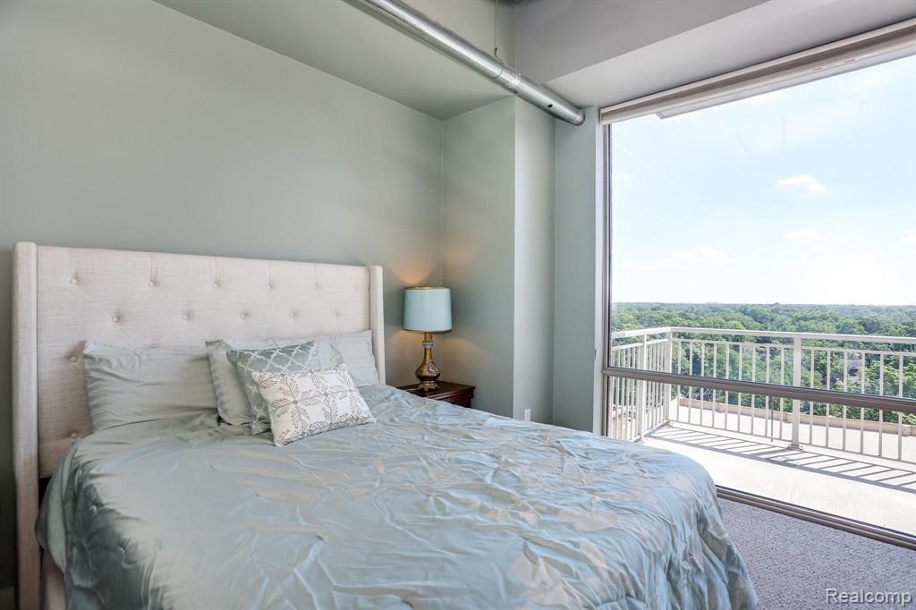 Building Photo - 350 N Main St