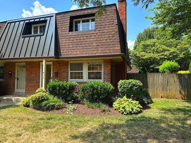 Building Photo - 411 Hampton Ct