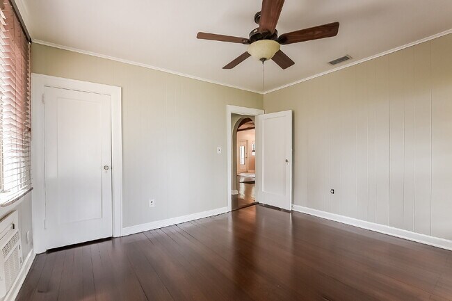 Building Photo - Charming 3 Bedroom, 1 Bathroom house on the Indian River!