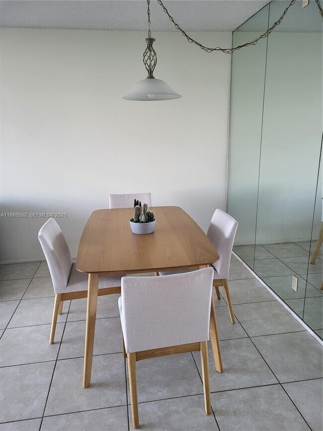 Building Photo - 3475 N Country Club Dr