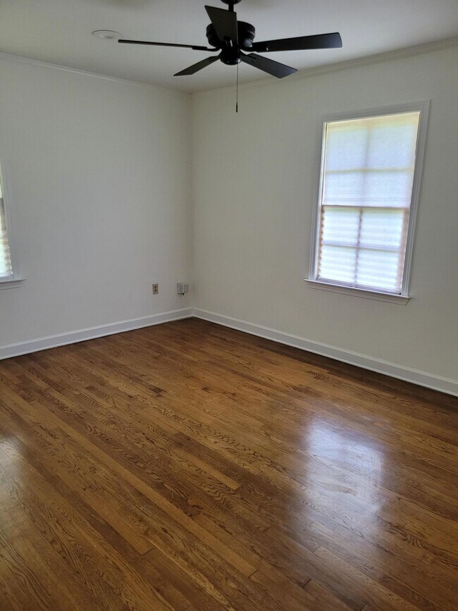 Building Photo - 4892 Carnes Ave