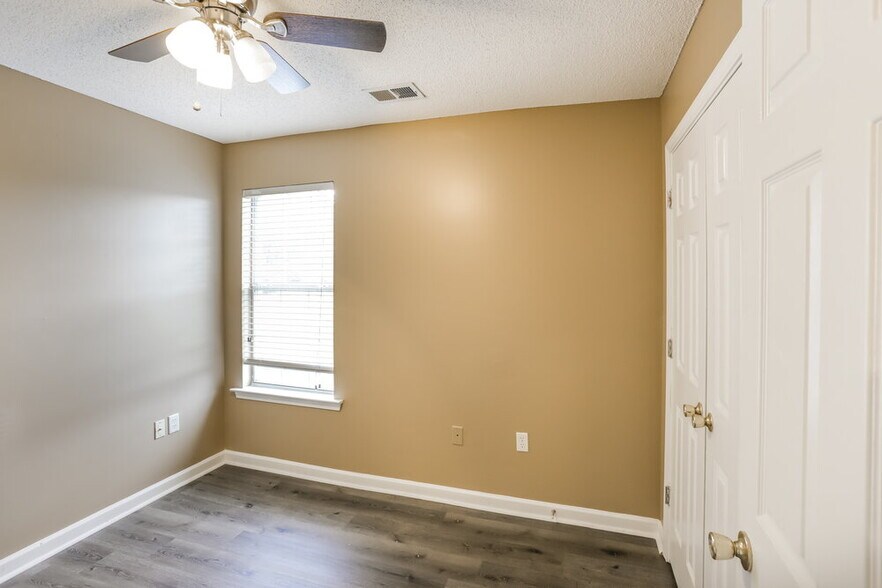 Building Photo - 4941 Wemberley Dr