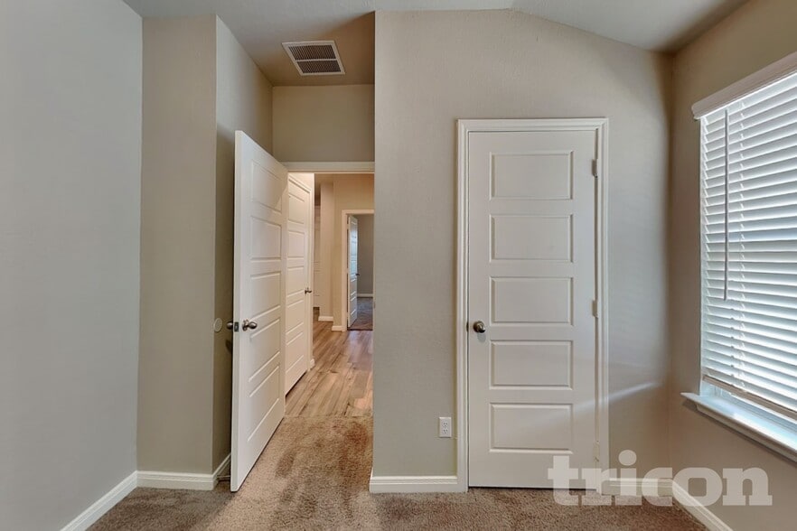 Building Photo - 5816 Zoey Wy