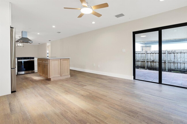 Building Photo - 391 NW 58th Ave