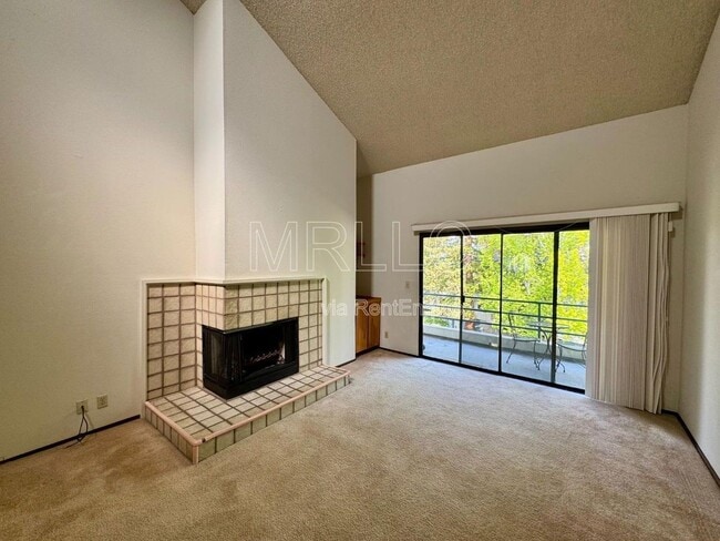 Building Photo - 4685 Albany Cir