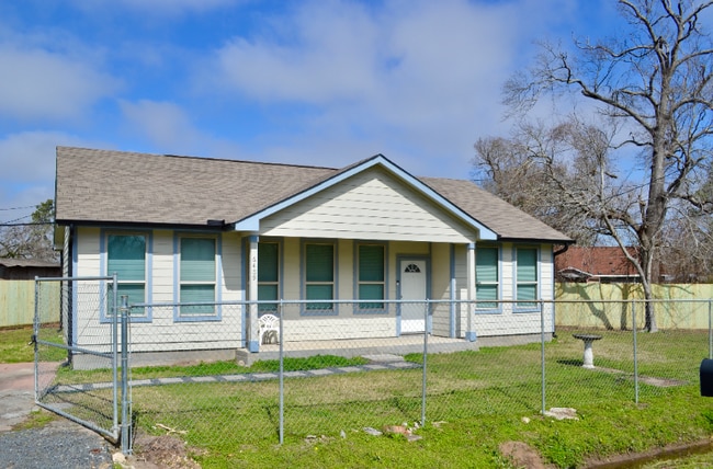 Building Photo - 6409 Carver Rd