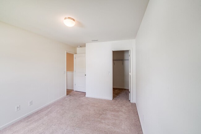 Building Photo - 12915 Hill Pine Rd