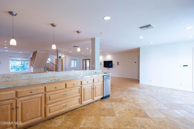 Building Photo - 4539 Mammoth Ave