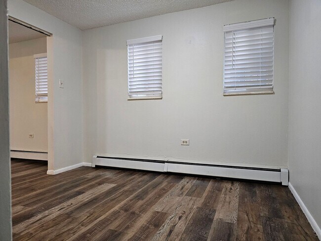 Building Photo - Price reduced!!-Cozy 1 bedroom garden leve...