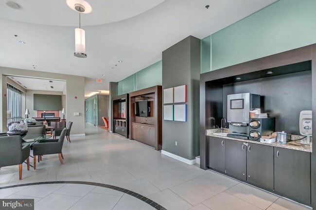 Building Photo - 5750 Bou Ave