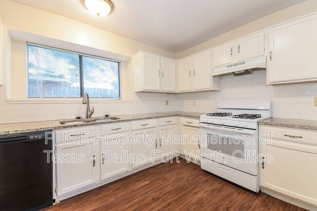 Building Photo - 8005 Meadowlark Ln