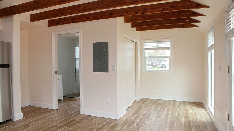 Building Photo - 4135 NE 72nd Ave.