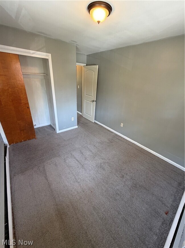Building Photo - 3055 Hadley Ave