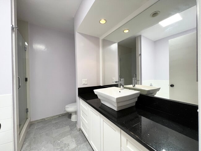 Building Photo - 1015 N Kings Rd