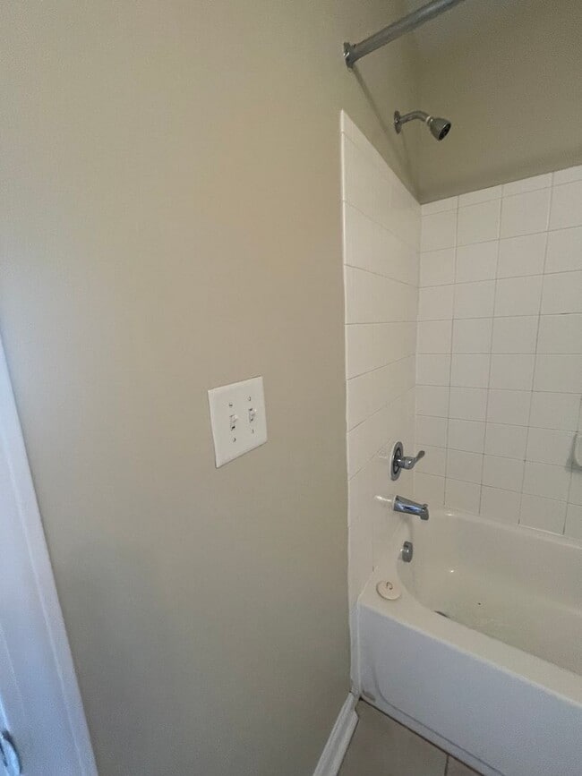 Building Photo - 18-1825 Whittaker