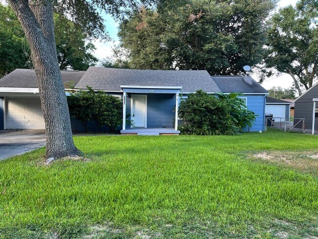 Building Photo - 3022 Berry Ave