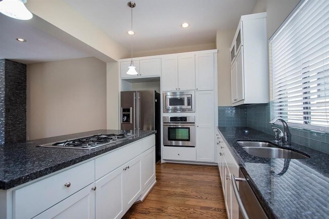 Building Photo - Contemporary townhome, rooftop terrace awa...