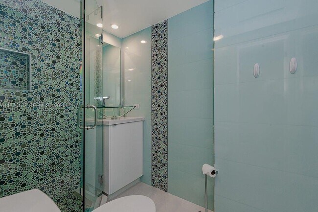 Building Photo - 2301 Collins Ave