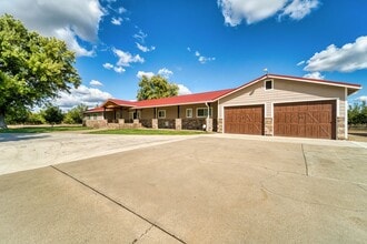 Building Photo - 4 bedroom 3.5 bath in Live Oak