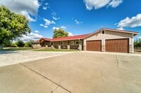 Building Photo - 4 bedroom 3.5 bath in Live Oak