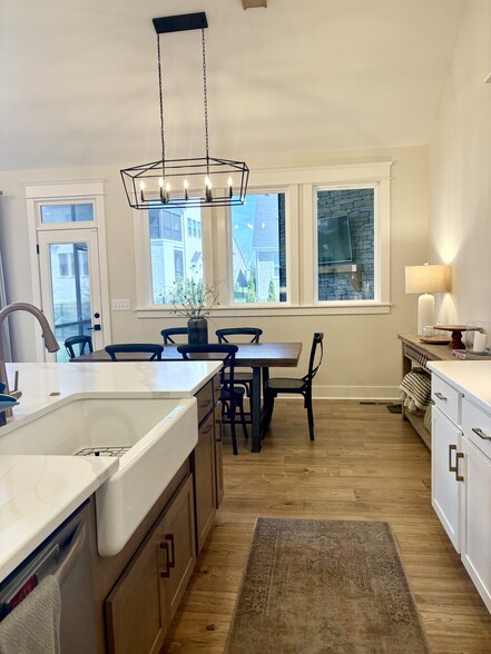 Building Photo - 5052 High Park Hill Dr