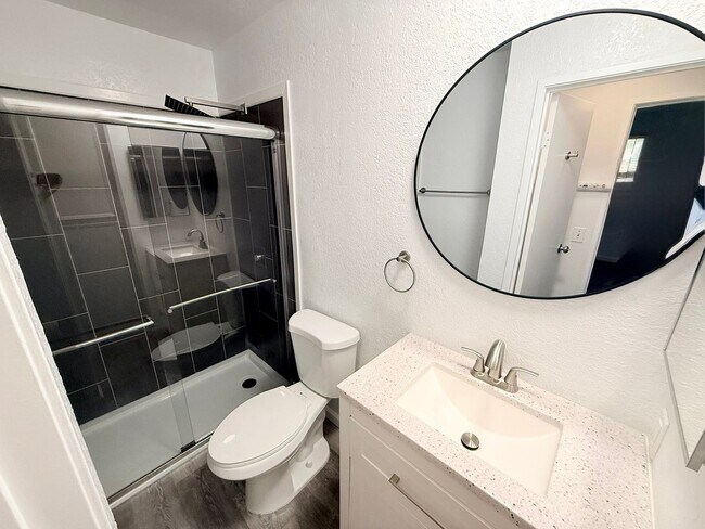 Building Photo - Beautifully Updated Corner Unit with Mountain Views in Palm Springs Villas I