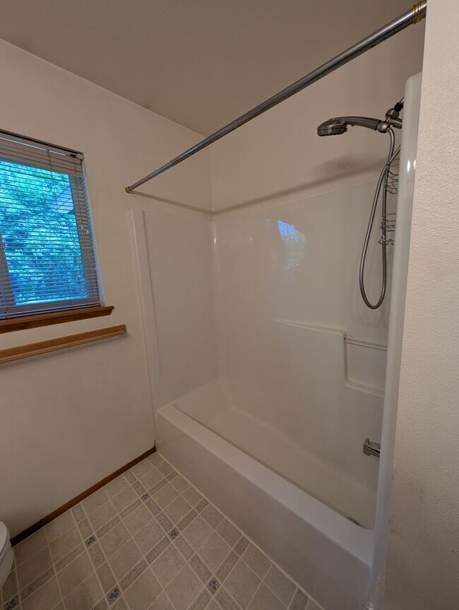 Building Photo - MUST SEE!! Spacious 2 Bedroom Duplex Close...