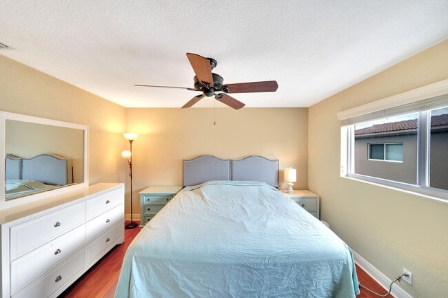Building Photo - 2701 Middle River Dr