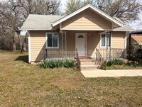 Building Photo - 600 N Poplar Ln