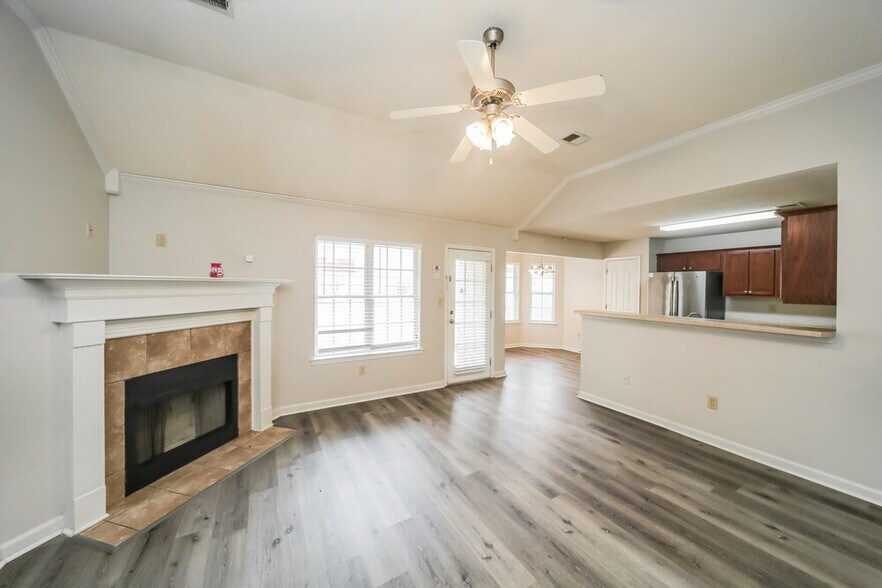 Building Photo - 4230 Ravenwood Dr N