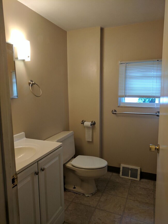 Building Photo - Mt Washington 2 Bedroom Duplex