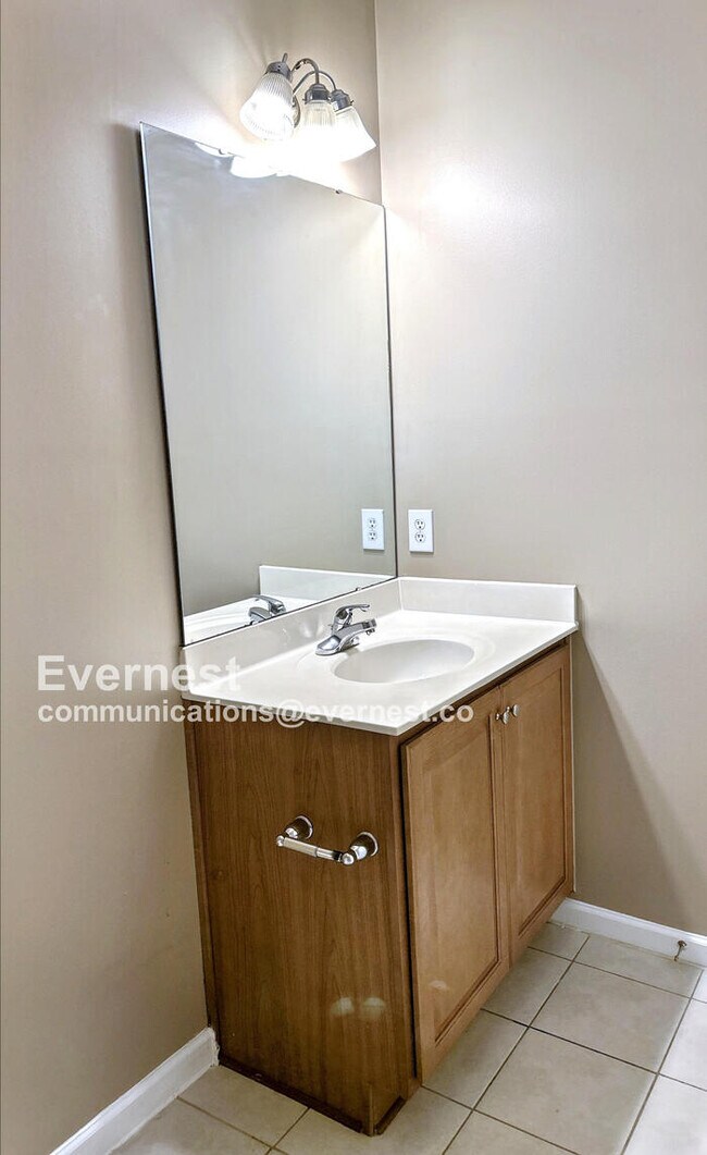 Building Photo - 100 Paxford Ct
