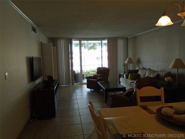 Building Photo - 3165 NE 48th Ct