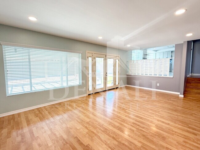 Building Photo - 811 E Chilton Dr