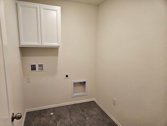 Building Photo - 3 Bed 2.5 Bath Home In Commerce City