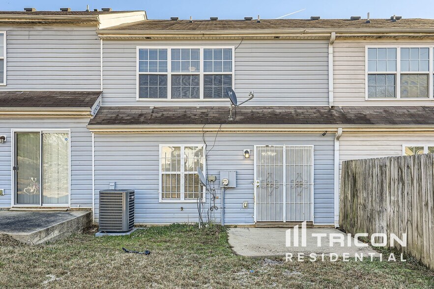 Building Photo - 740 Parkway Rd