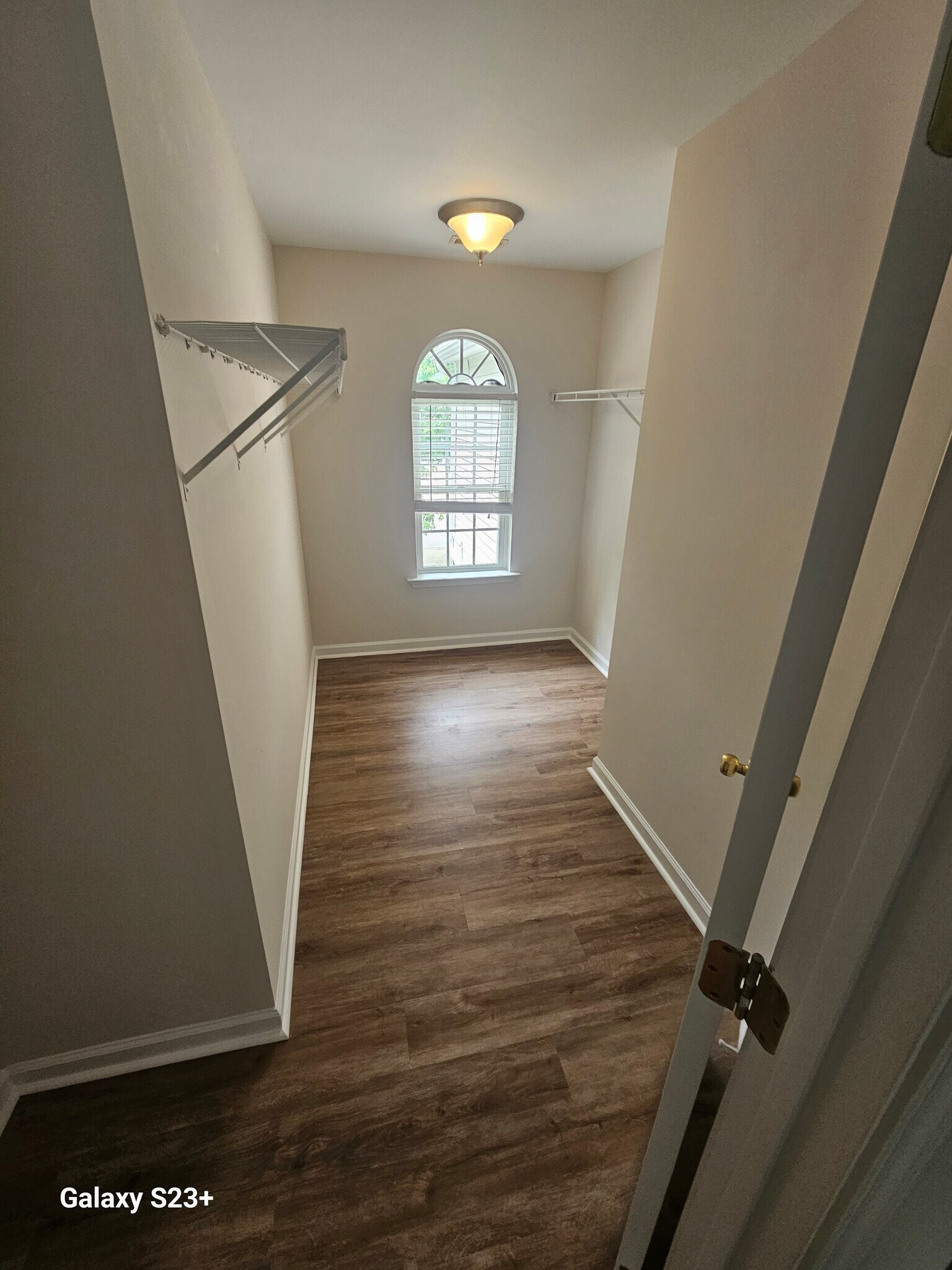 Building Photo - 304 Oak Cove Dr