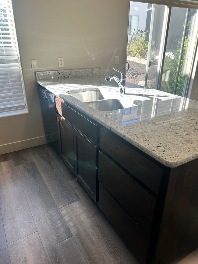 Building Photo - BEAUTIFUL TOWNHOME!