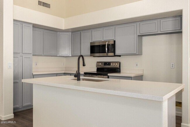 Building Photo - 6444 W Tonto Dr