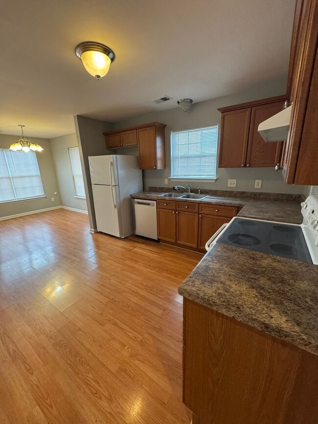 Building Photo - RARE 3-bedroom 2 bath single-family home offers the privacy of a house and a fully fenced in yard...