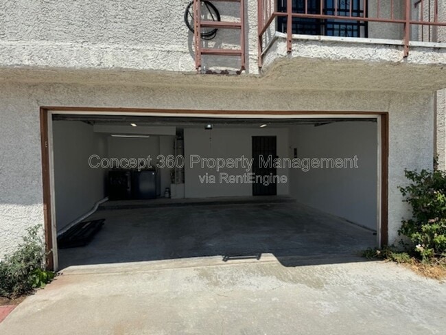 Building Photo - 11226 Elliott Ave